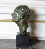 DESCATOIRE, Alexandre (1874-1949) "Portrait d'homme", bronze à patine verte signé...