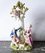 MEISSEN, 19ème siècle, "La cueillette des cerises", groupe en porcelaine...