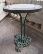 TABLE bistrot piétement en fonte peinte en vert et plateau...
