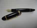 MONT-BLANC - stylo plume grand modèle avec rayures d'usage sur...
