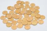 PIECES (cinquante) en or, comprenant :
Une pièce de 20CHF, Suisse,...