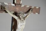 CHRIST en ivoire sur croix en bois de loupe à...