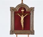 CHRIST en croix ivoire finement sculpté, XIXème siècle. 27 x...