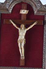CHRIST en croix ivoire finement sculpté, XIXème siècle. 27 x...