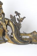 CHENETS (paire de) en bronze doré à décor de putti...