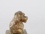 ENCRIER en bronze ciselé, couvercle surmonté d'un lion. Vers 1830....