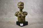 FRANCK L "Buste de femme" bronze à patine verte, h...