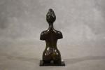FRANCK L "Buste de femme" bronze à patine brune, h...