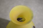 GALLE (Emile) : Vase en verre soufflé moulé bleu jaune...