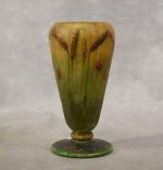 DAUM NANCY : Vase en pâte de verre à décor...