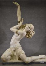 ANONYME "Danseuse orientale"en marbre blanc (doigt recollé) (petits accidents), l...