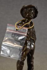 FÜLLBORN « Le petit fumeur » sculpture en bronze à patine brune,...