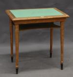 Table de bistrot rectangulaire, piètement de style Louis XVI, L...