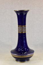 FIVES - LILLE : Grand vase bleu en faience à...