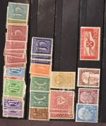 VARIA :  petit classeur de timbres partiellement rempli dont...
