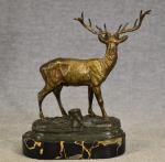 DUBUCAND (Alfred)  "Grand cerf" bronze à patine dorée, l...