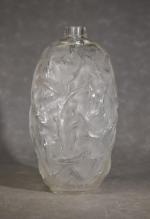 LALIQUE : Vase "Ronces" en verre blanc moulé pressé satine...