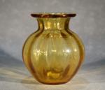SAINT-LOUIS : Vase "Coloquinte" en cristal  jaune, h =...