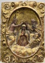"Le couronnement de la Vierge", bel ensemble en bois sculpté...