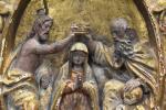 "Le couronnement de la Vierge", bel ensemble en bois sculpté...
