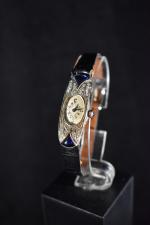 MONTRE ART DECO : montre bracelet de forme ovale en or...