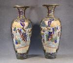 JAPON vers 1920/1930 : Paire de vases en grès de...