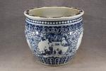 CHINE vers 1900 : Vasque en porcelaine bleu blanc à...