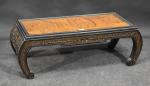 CHINE XXe : Table rectangulaire basse en bois à patine...