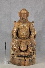 CHINE XVIIIe :  Sujet en bois sculpté anciennement laqué...