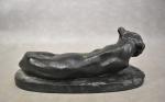 VALTON "Lionne couchée" bronze à patine noire, fondeur : F....