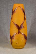LEGRAS : Grand vase oblong en verre à décor d'oiseaux...