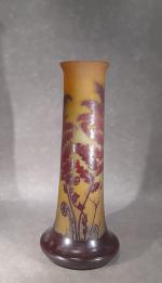 GALLE (E.) : Vase en pâte de verre à décor...