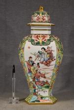 SAMSON : Vase couvert à décor chinoisant, h = 42