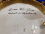 MAISON Alphonse GIROUX : Coupe en porcelaine à décor de...