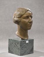 RHEINHART (R ou T?) " Portrait de femme" bronze à...