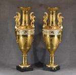 Grande paire de vases en porcelaine de style Empire à...
