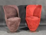 Paire de fauteuils pivotants Design, garniture tissu nubuk rouge foncé...