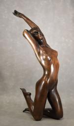 CORREIA "Jeune femme agenouillée un bras levé", bronze à patine...