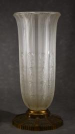 Paire de vases Art-Déco en cristal et bronze à décor...