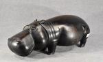 Sujet en bois sculpté représentant un hippopotame, h = 17,...