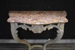 Console dessus marbre de style Louis XV en bois relaqué...