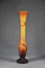 DAUM - Nancy : Grand vase en verre modèle "Fleur...