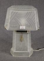 LUGATTI : Lampe champignon en verre opaque, à décor géométrique,...