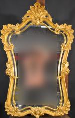 Miroir de style Louis XV à décor de coquilles, et...