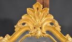 Miroir de style Louis XV à décor de coquilles, et...