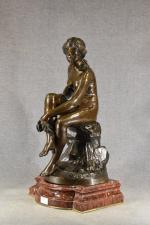 FALCONNET (d'après) "Vénus", bronze à patine brune, socle marbre rehaussé...