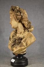 CARRIER (A.) « Buste de jeune femme » en terre cuite, époque...