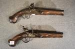 Paire de pistolets d'époque XVIIIe à silex. Canons à pans...