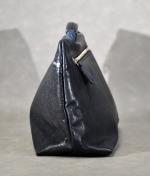 LONGCHAMP : Pochette en cuir bleu marine, 1 poignée porté...