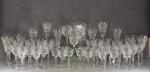 Eléments de service de verres taillés comprenant 50 verres :...